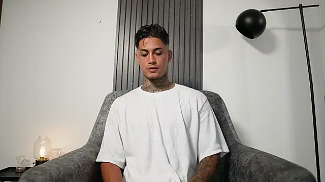 Snapshot of AxelVilla_ chatting on 17, 10, 2025 AxelVilla  online show from 17, 10, 2025