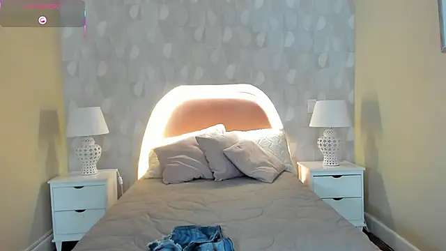 Snapshot of isabella_milf_ chatting on 29, 10, 2025 isabella milf  online show from 29, 10, 2025