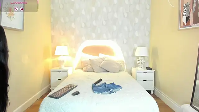 isabella milf  online show from 2, 12, 2025