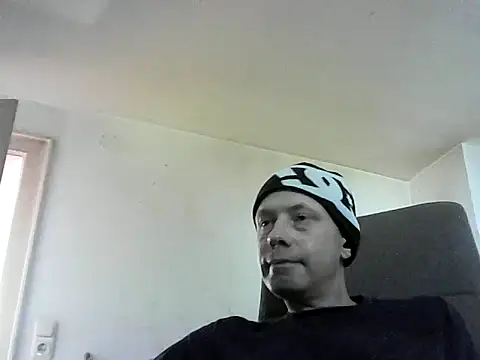 Snapshot of skateboy78 chatting on 5, 8, 2026 skateboy78 online show from 5, 8, 2026