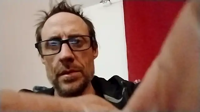 Snapshot of David1982qq chatting on 5, 3, 2026 David1982qq online show from 5, 3, 2026