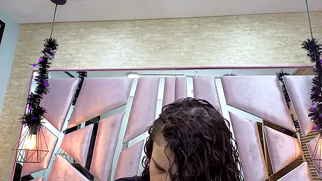 ThaliaCross online show from 13, 11, 2025