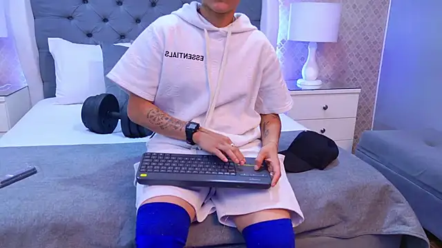 ZoeKrug online show from 28, 11, 2025