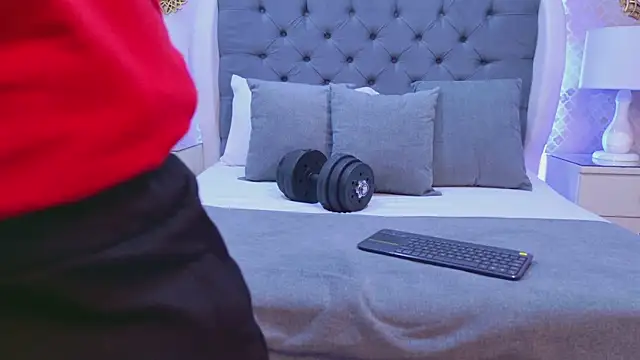 ZoeKrug online show from 1, 12, 2025