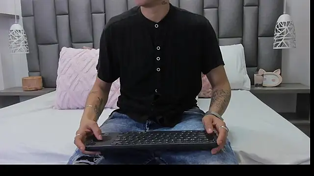 ZoeKrug online show from 4, 3, 2026