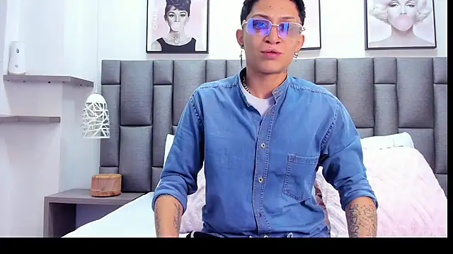 ZoeKrug online show from 5, 3, 2026