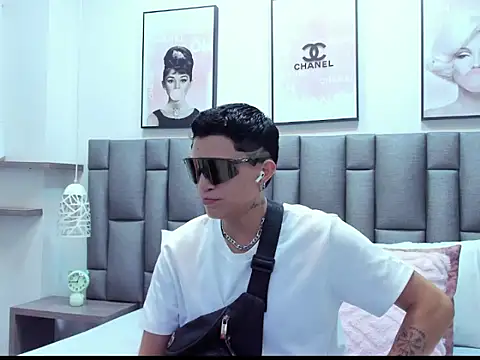 ZoeKrug online show from 23, 3, 2026