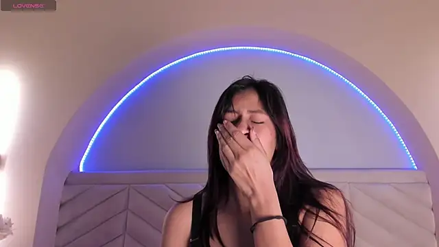 Bella Williiams online show from 4, 8, 2026
