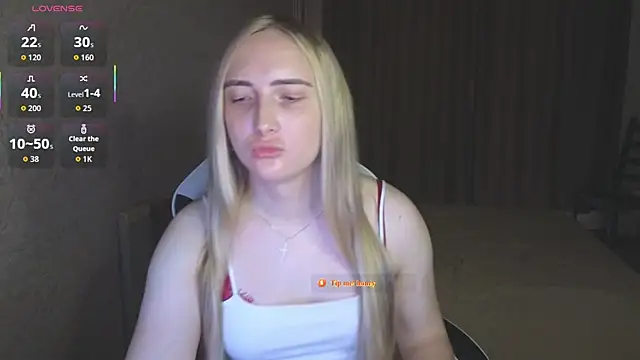 Snapshot of Vi_Luxy chatting on 7, 8, 2026 Vi Luxy online show from 7, 8, 2026