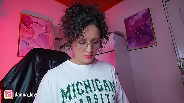 Dannaa Lovs online show from 2, 5, 2026