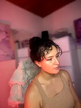 Dannaa Lovs online show from 4, 5, 2026