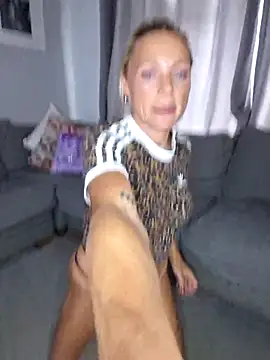 Snapshot of Bellarose_xx chatting on 17, 9, 2025 Bellarose xx online show from 17, 9, 2025