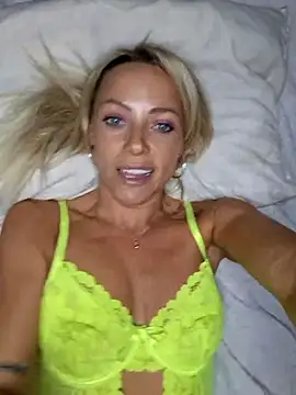 Snapshot of Bellarose_xx chatting on 21, 9, 2025 Bellarose xx online show from 21, 9, 2025