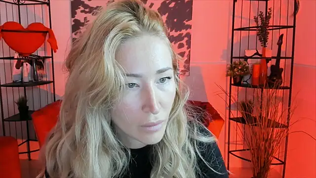 Snapshot of AstraMonroe chatting on 9, 9, 2025 AstraMonroe online show from 9, 9, 2025