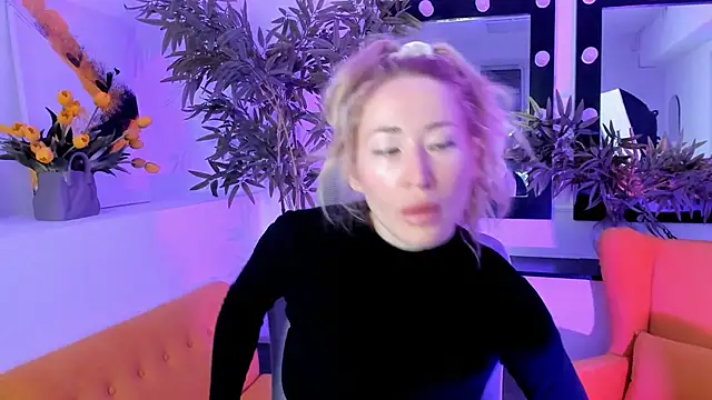 Snapshot of AstraMonroe chatting on 25, 9, 2025 AstraMonroe online show from 25, 9, 2025