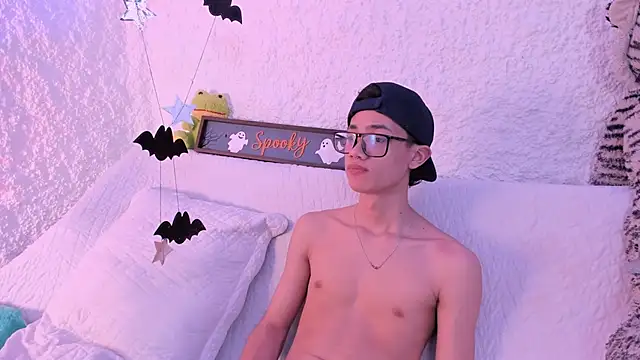 Snapshot of thiago_kinghot chatting on 8, 10, 2025 thiago kinghot online show from 8, 10, 2025