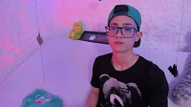 Snapshot of thiago_kinghot chatting on 11, 10, 2025 thiago kinghot online show from 11, 10, 2025