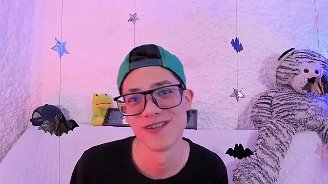 Snapshot of thiago_kinghot chatting on 11, 10, 2025 thiago kinghot online show from 11, 10, 2025