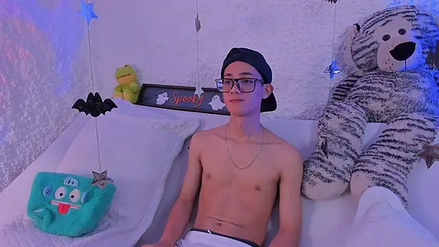 Snapshot of thiago_kinghot chatting on 13, 10, 2025 thiago kinghot online show from 13, 10, 2025