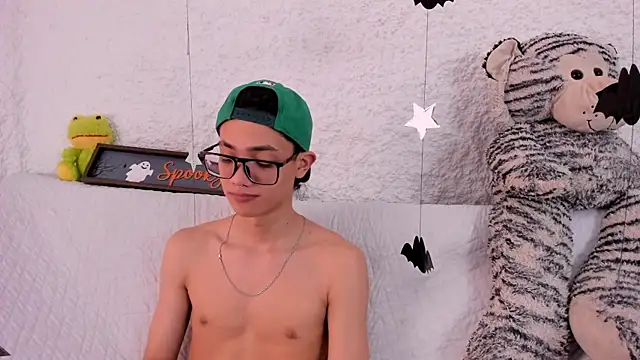 Snapshot of thiago_kinghot chatting on 14, 10, 2025 thiago kinghot online show from 14, 10, 2025