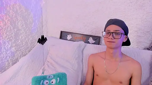 Snapshot of thiago_kinghot chatting on 21, 10, 2025 thiago kinghot online show from 21, 10, 2025