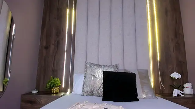 LucySalvatore  online show from 12, 9, 2025