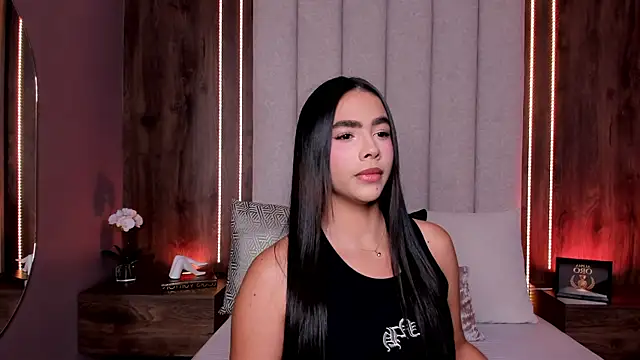 Snapshot of LucySalvatore_ chatting on 3, 8, 2026 LucySalvatore online show from 3, 8, 2026
