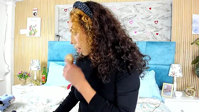 Snapshot of samanthaThoms chatting on 6, 3, 2026 samanthaThoms online show from 6, 3, 2026