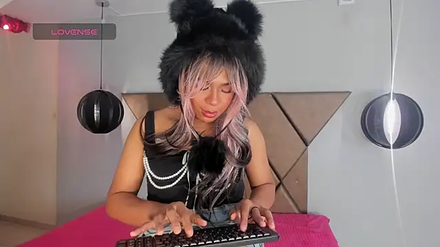 Snapshot of Sol_Vanegas chatting on 25, 9, 2025 Sol Vanegas online show from 25, 9, 2025