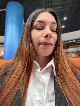 Snapshot of Amelie_Crosby chatting on 19, 6, 2026 Amelie Crosby online show from 19, 6, 2026