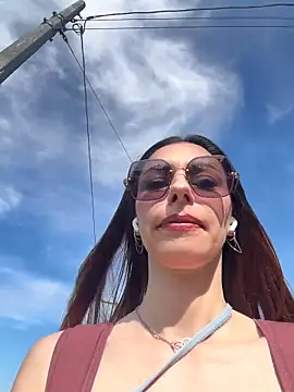 Amelie Crosby online show from 21, 6, 2026