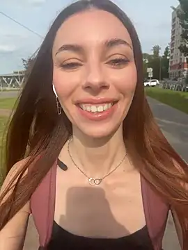 Amelie Crosby online show from 28, 6, 2026