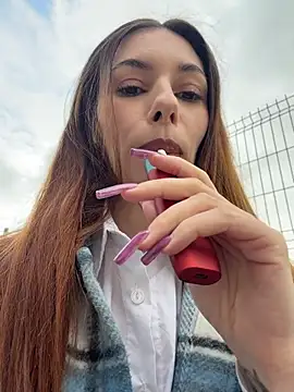Amelie Crosby online show from 5, 7, 2026