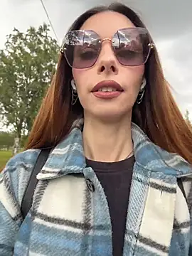 Amelie Crosby online show from 9, 7, 2026
