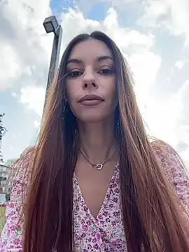 Amelie Crosby online show from 19, 7, 2026