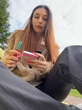 Amelie Crosby online show from 20, 7, 2026