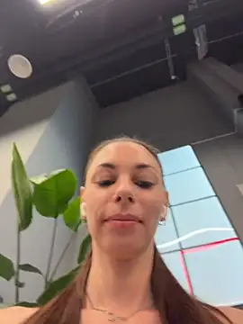 Amelie Crosby online show from 24, 7, 2026