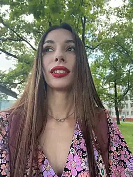 Amelie Crosby online show from 25, 7, 2026