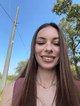 Amelie Crosby online show from 27, 7, 2026
