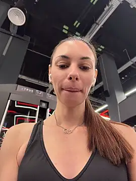 Amelie Crosby online show from 28, 7, 2026