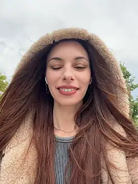 Amelie Crosby online show from 7, 8, 2026