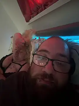 Snapshot of mrandmrsdarkside chatting on 10, 4, 2026 mrandmrsdarkside online show from 10, 4, 2026