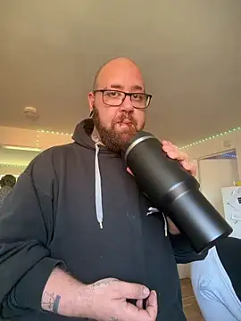 Snapshot of mrandmrsdarkside chatting on 15, 4, 2026 mrandmrsdarkside online show from 15, 4, 2026