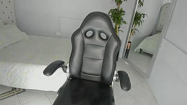 Alix 18  online show from 23, 10, 2025