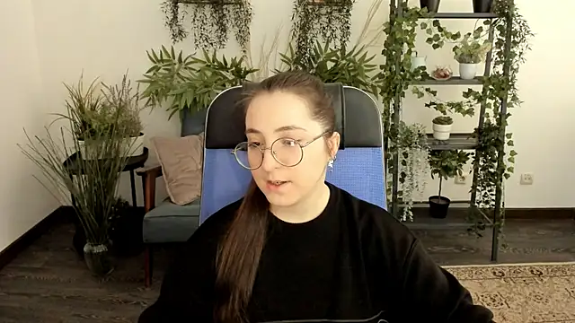 Snapshot of VirtuallVoyant chatting on 28, 11, 2025 VirtuallVoyant online show from 28, 11, 2025