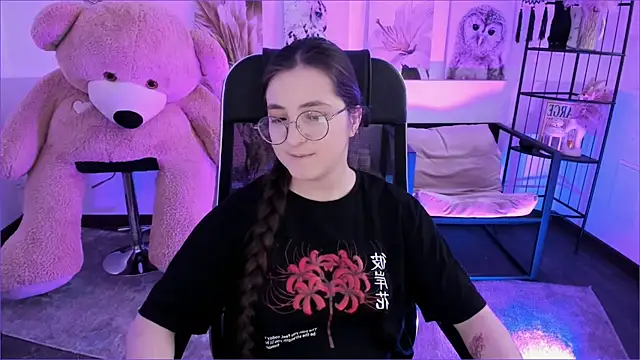 Snapshot of VirtuallVoyant chatting on 4, 12, 2025 VirtuallVoyant online show from 4, 12, 2025