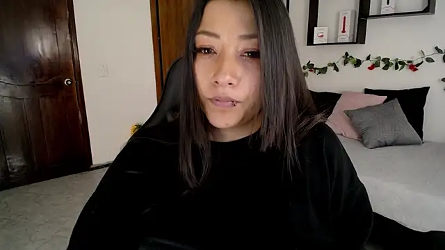 Snapshot of Mia_1120 chatting on 23, 10, 2025 Mia 1120 online show from 23, 10, 2025