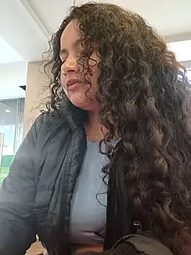 Snapshot of Yaya_watson chatting on 20, 11, 2025 Yaya watson online show from 20, 11, 2025