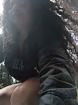 Snapshot of Yaya_watson chatting on 28, 11, 2025 Yaya watson online show from 28, 11, 2025