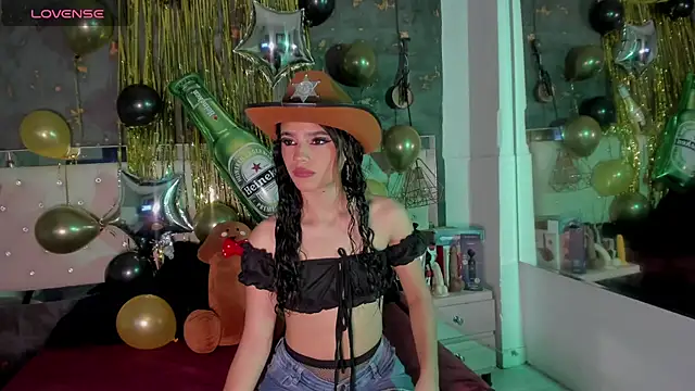 Snapshot of Viiolettlopez chatting on 2, 10, 2025 Viiolettlopez online show from 2, 10, 2025